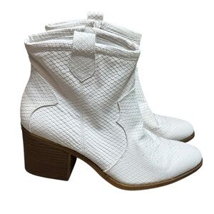 Dirty Laundry | Cowboy Boot Booties in White Size 10